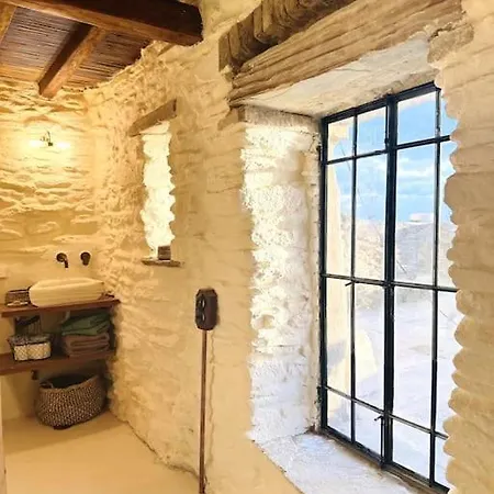 Earthy: A Rustic Abode W/ Garden And Sea Views