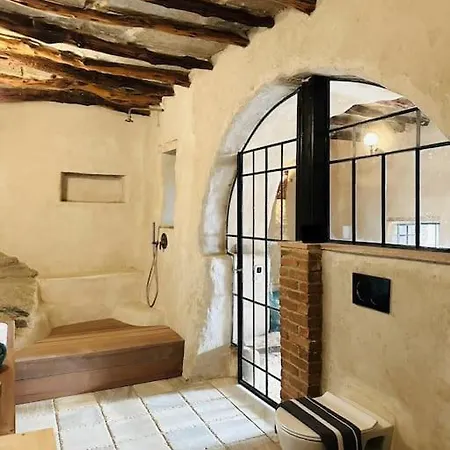 Feriehus Earthy: A Rustic Abode W/ Garden And Sea Views *