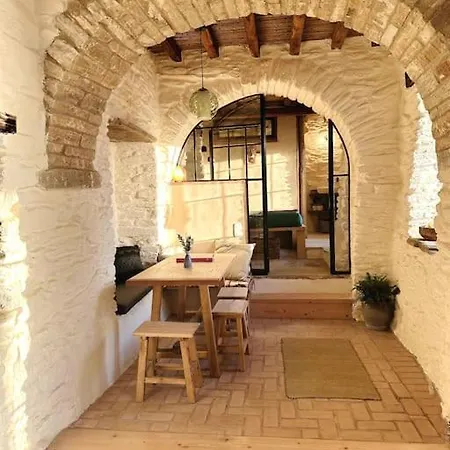 Feriehus Earthy: A Rustic Abode W/ Garden And Sea Views *