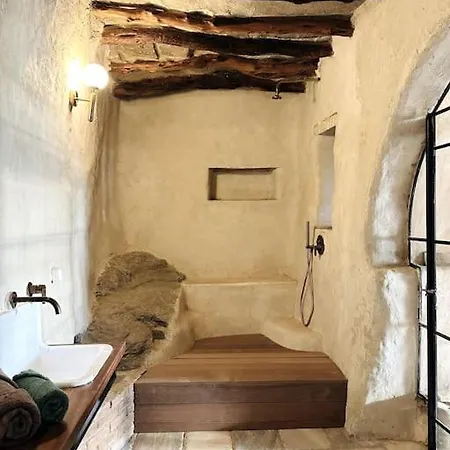 Feriehus Earthy: A Rustic Abode W/ Garden And Sea Views *
