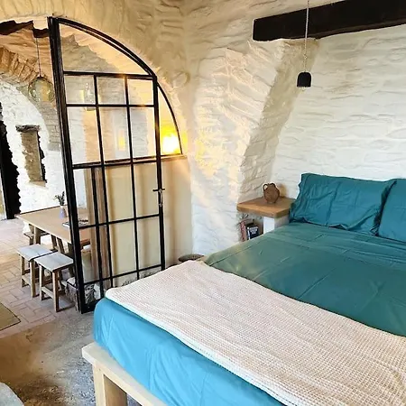 Feriehus Earthy: A Rustic Abode W/ Garden And Sea Views Istérnia